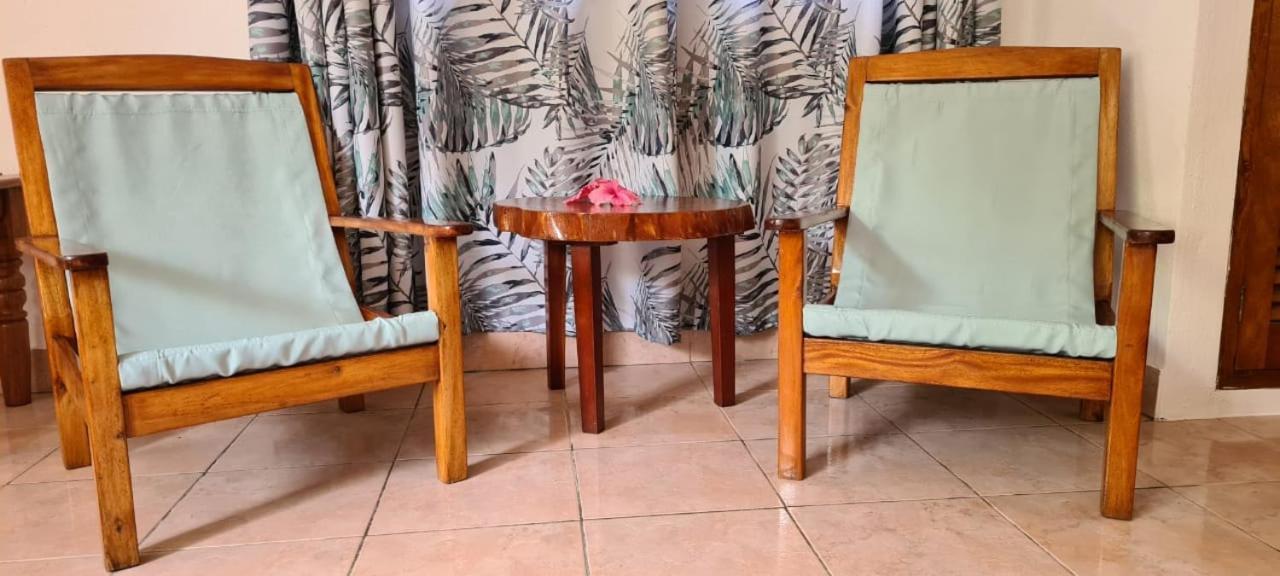 Chez Lester Baie Sainte Anne Luaran gambar